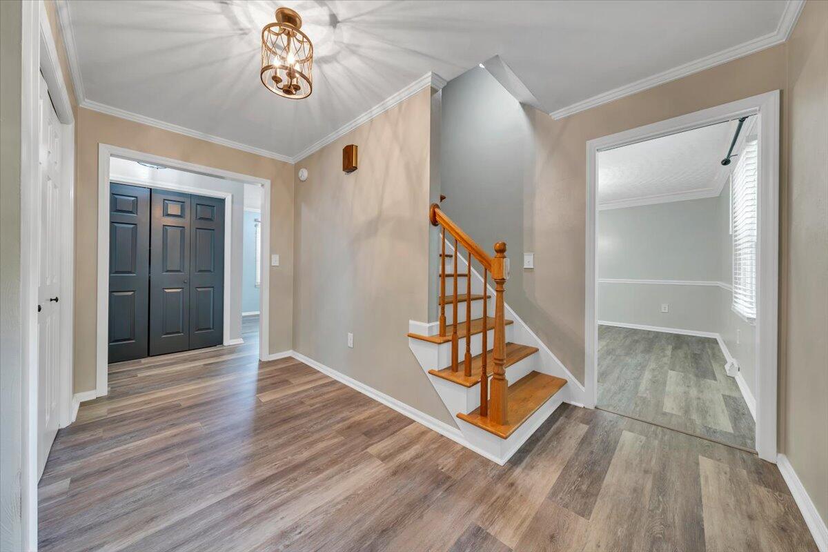 2704 Summit Ridge Road Northeast Roanoke, VA 24012 - Photo 4 of 82 04-MIB03987