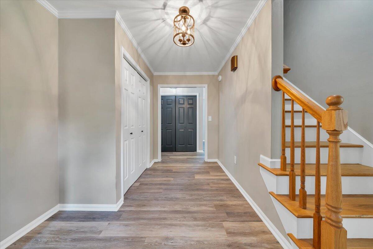 2704 Summit Ridge Road Northeast Roanoke, VA 24012 - Photo 5 of 82 05-MIB03990
