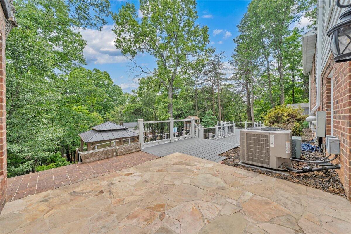 2704 Summit Ridge Road Northeast Roanoke, VA 24012 - Photo 64 of 82 64-MIB04173