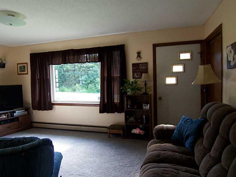 88 Boston Road Winterport, ME 04496 - Photo 13 of 17 Living Room.