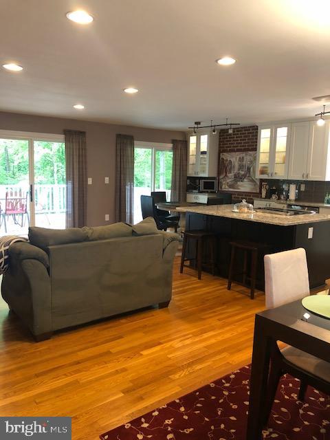 6709 Jerome Street Springfield, VA 22150 - Photo 22 of 101 Living Room (towards Breakfast Room)