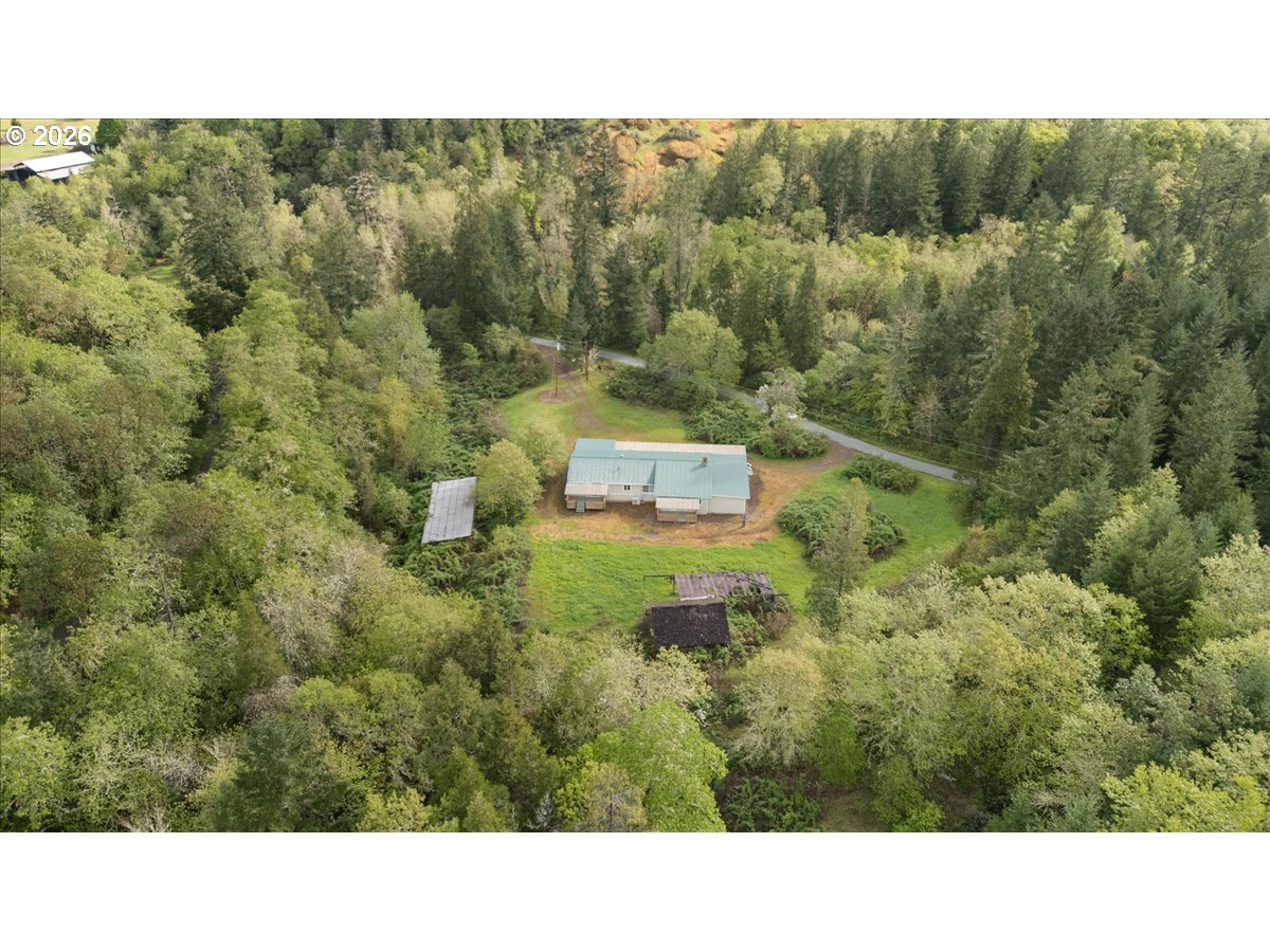 181 Oak Hollow Road Riddle, OR 97469 - Photo 3 of 27