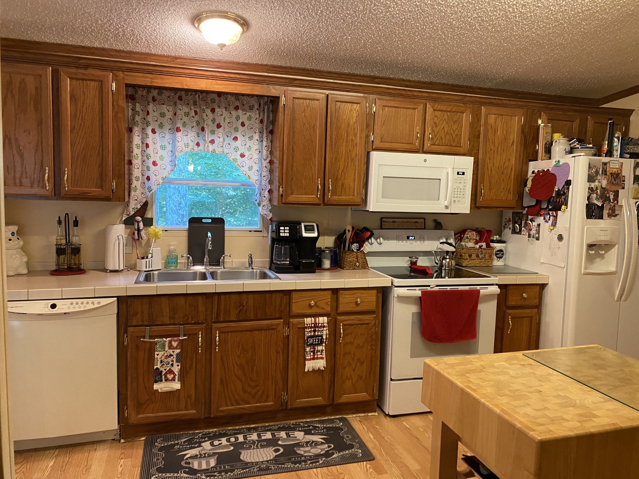 7549 King Road Fairview, TN 37062 - Photo 9 of 29 a kitchen with stainless steel appliances granite countertop a sink stove and refrigerator