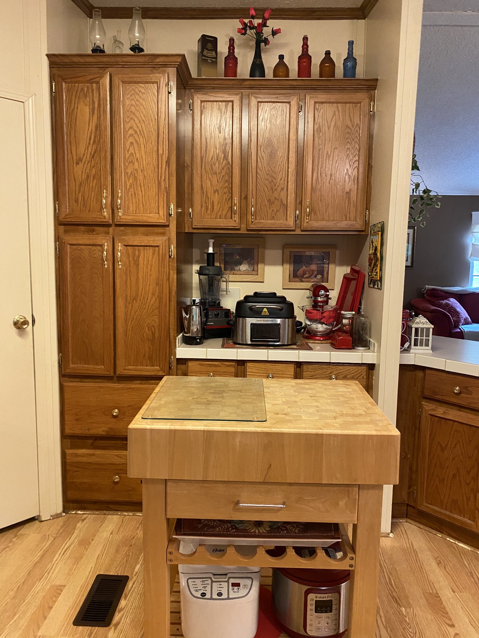 7549 King Road Fairview, TN 37062 - Photo 10 of 29 a kitchen with a stove and a refrigerator