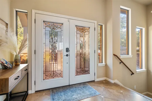 a view of an entryway with livingroom