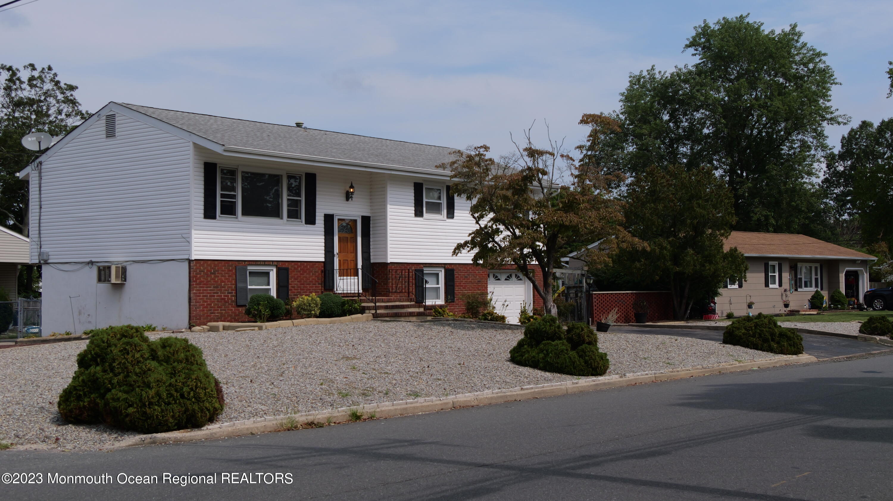 213 Pine Tree Drive Brick, NJ 08723 - Photo 5 of 35 P1000978