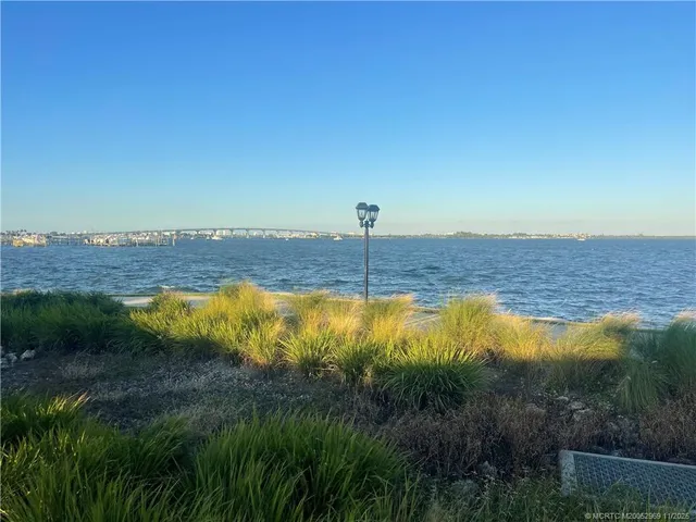 $5,000 | 118 Northeast Bay Drive, Jensen Beach, FL 34957