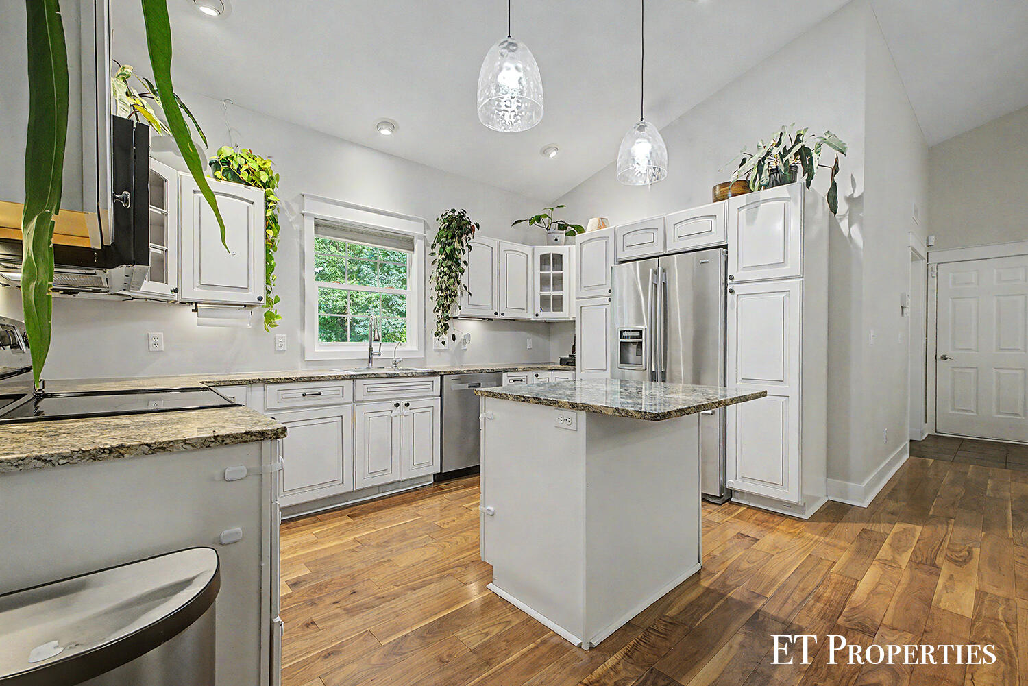 7801 Cascade Road Southeast Grand Rapids, MI 49546 - Photo 7 of 40 217A0860