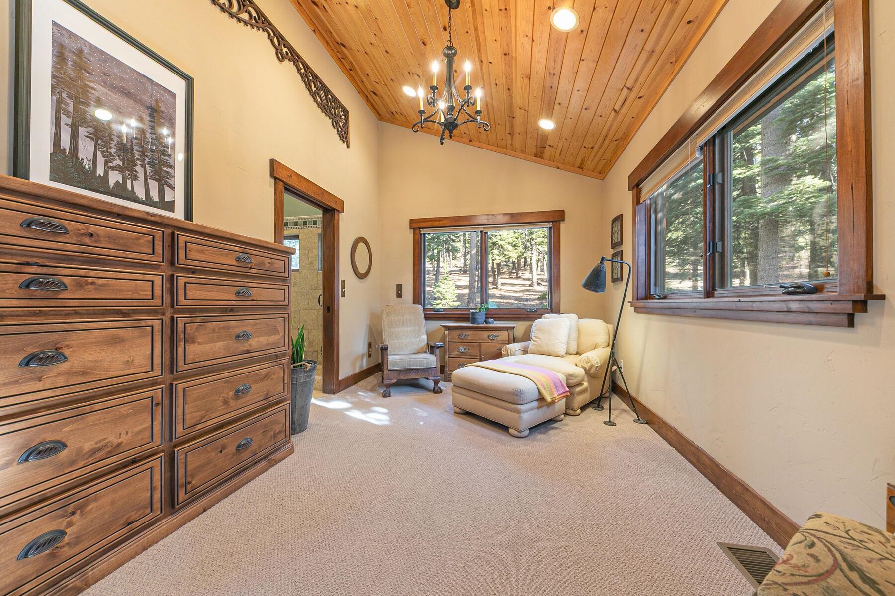 11443 Sitzmark Way Truckee, CA 96161 - Photo 20 of 28 Gallery Image 20