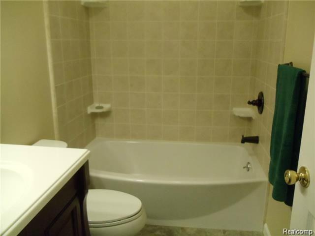 868 Milford Road Holly, MI 48442 - Photo 20 of 26 mainb1.jpg