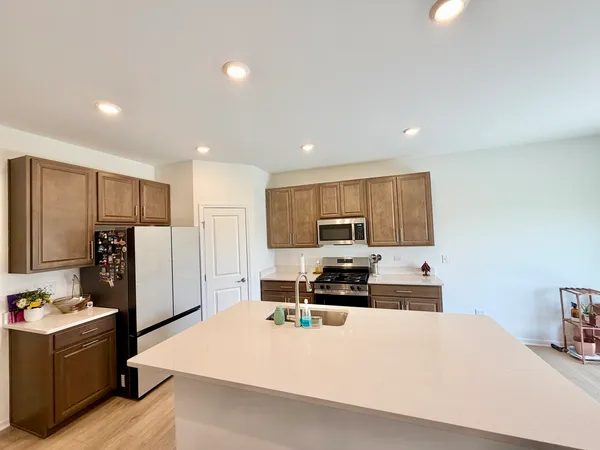 $3,000 | 331 Red Oak Circle, Unit 304, Volo, IL 60020