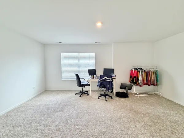 $3,000 | 331 Red Oak Circle, Unit 304, Volo, IL 60020