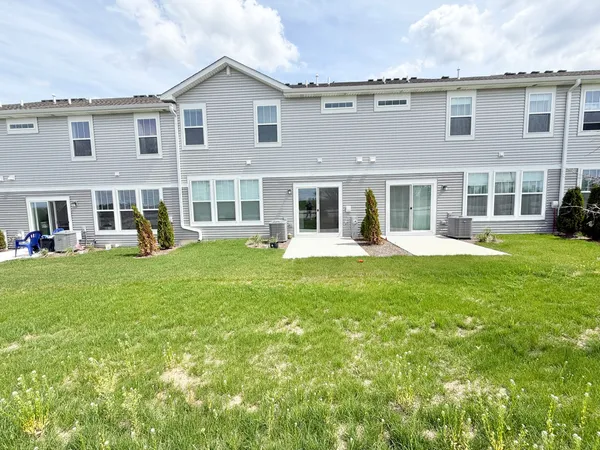 $3,000 | 331 Red Oak Circle, Unit 304, Volo, IL 60020