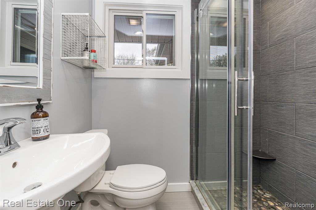 1124 Stellma Lane Rochester Hills, MI 48309 - Photo 23 of 44