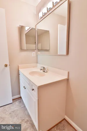 $2,050 | 12902 Churchill Ridge Circle, Unit 28, Germantown, MD 20874