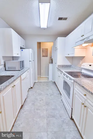 $2,050 | 12902 Churchill Ridge Circle, Unit 28, Germantown, MD 20874