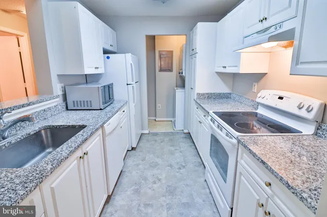 $2,050 | 12902 Churchill Ridge Circle, Unit 28, Germantown, MD 20874