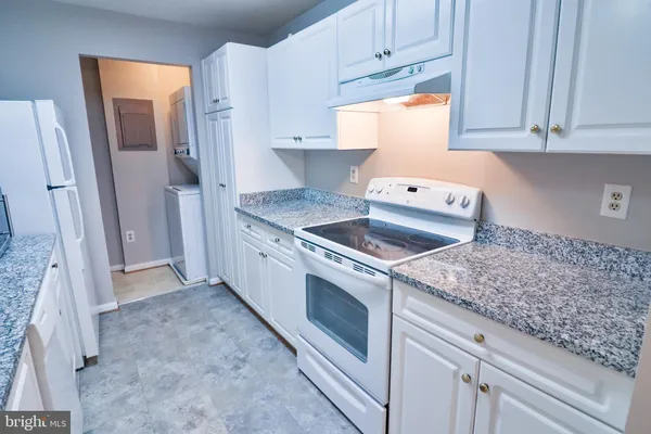 $2,050 | 12902 Churchill Ridge Circle, Unit 28, Germantown, MD 20874