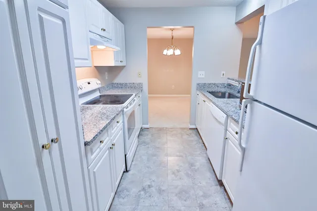 $2,050 | 12902 Churchill Ridge Circle, Unit 28, Germantown, MD 20874