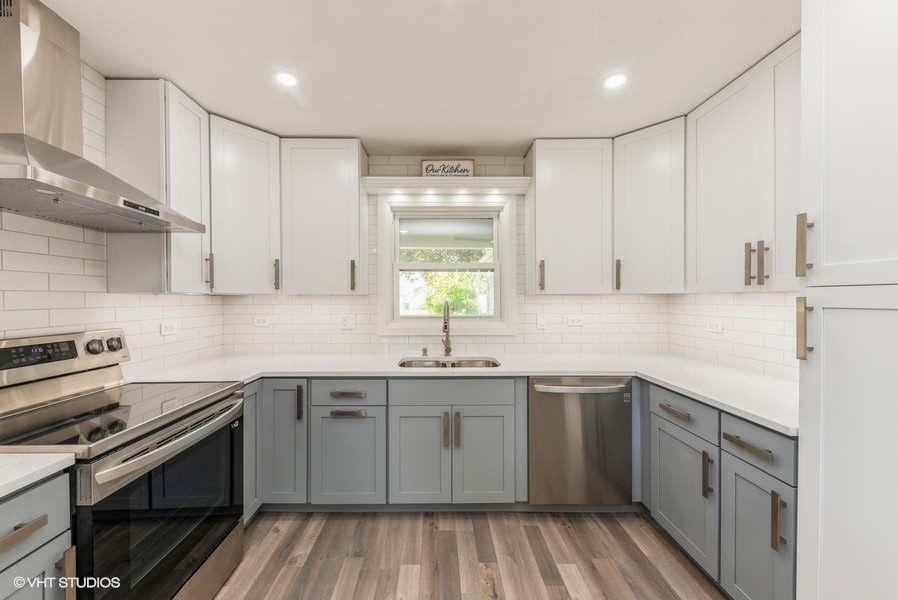 135 Timber Hill Road Buffalo Grove, IL 60089 - Photo 6 of 22 a kitchen with a sink stove and cabinets