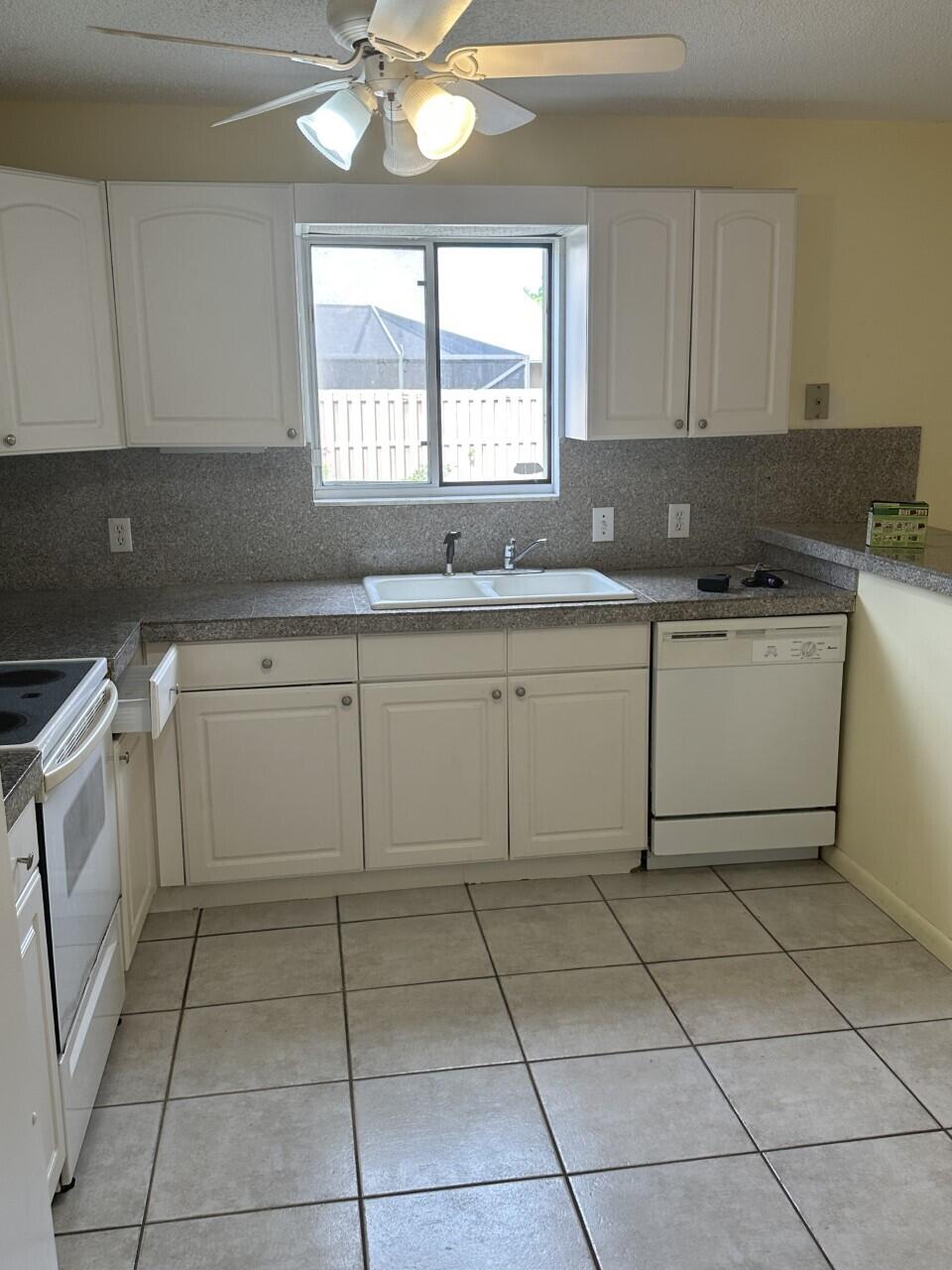 65 Maplecrest Circle Jupiter, FL 33458 - Photo 19 of 31 65maplkit