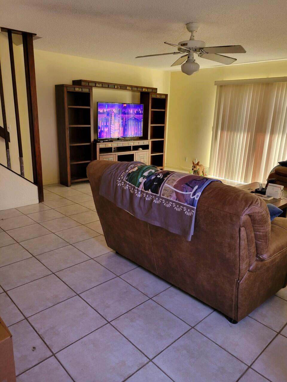 65 Maplecrest Circle Jupiter, FL 33458 - Photo 5 of 31 Maplecrestlivingroom