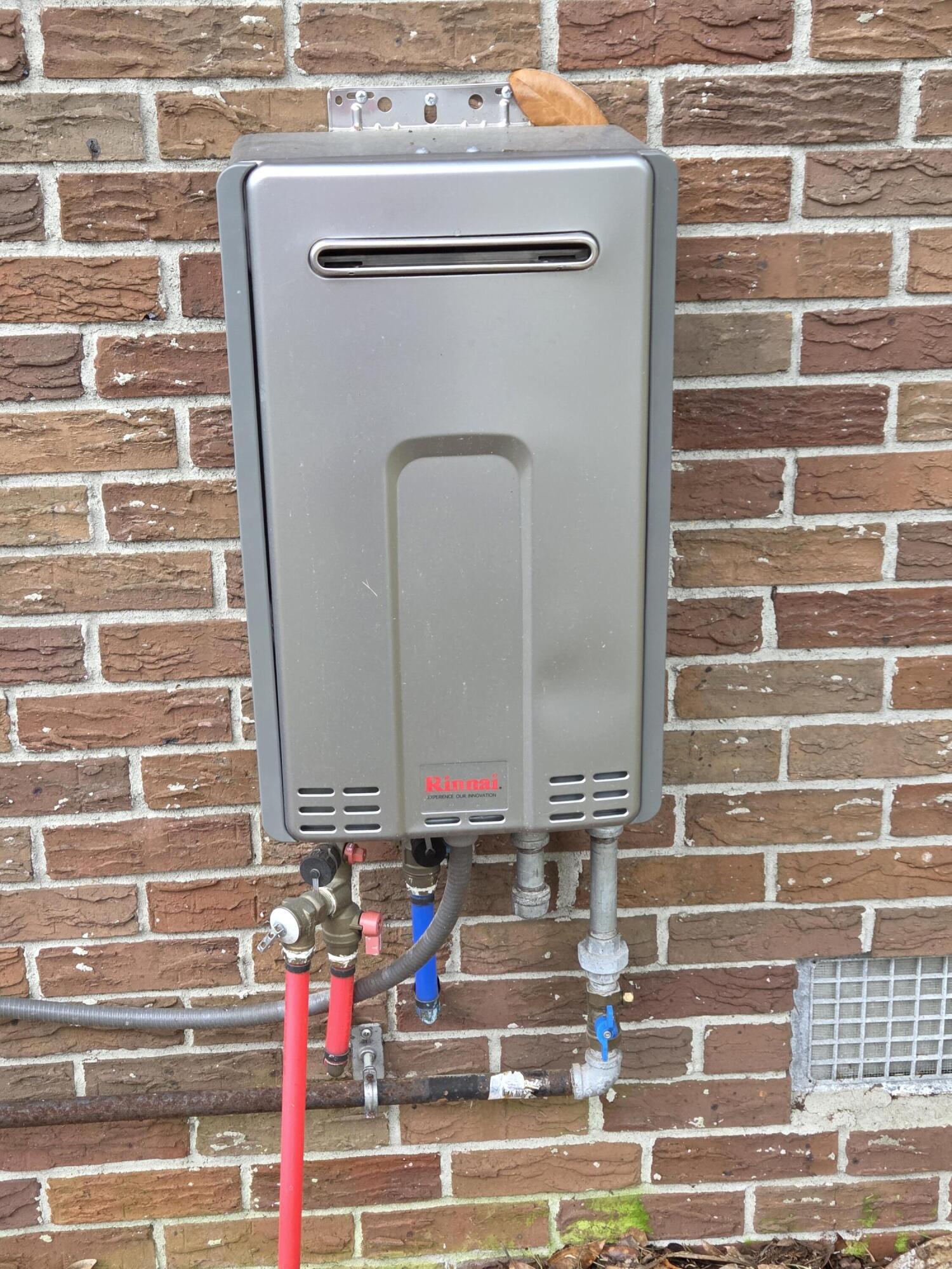 605 Lynnwood Road Walterboro, SC 29488 - Photo 25 of 29 Tankless Water Heater - 605 Lynnwood Roa