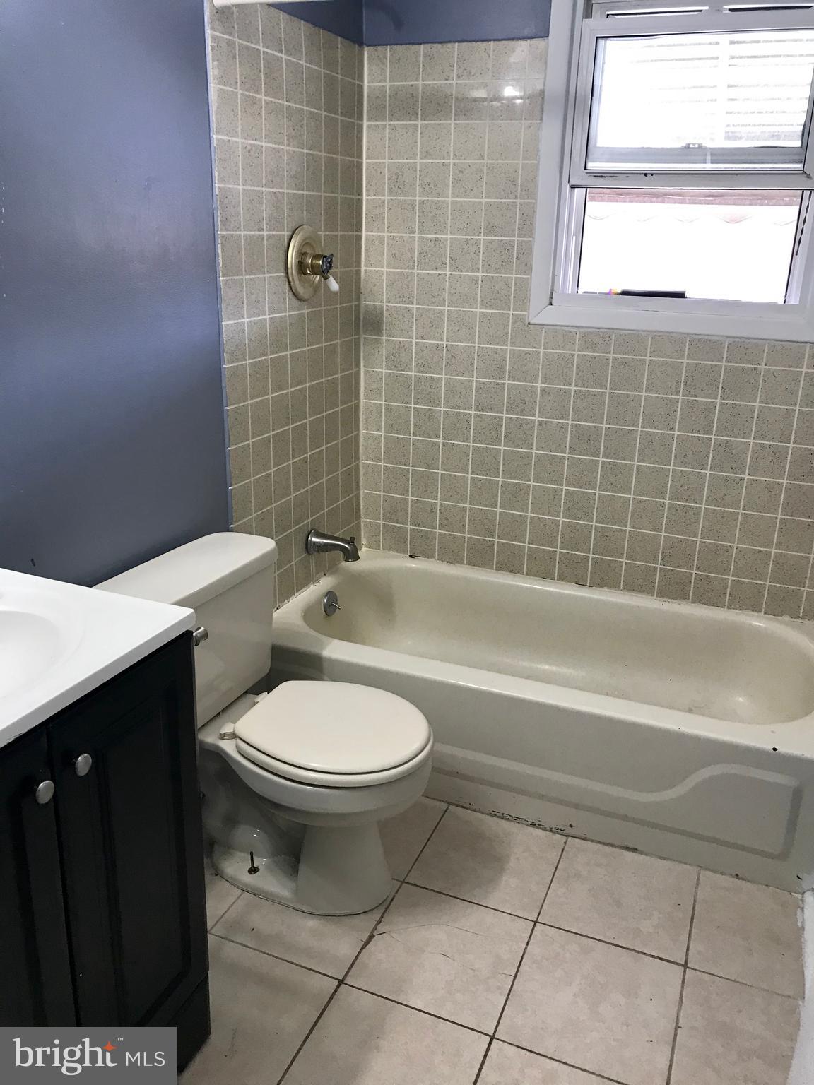 8167 Gray Haven Road Baltimore, MD 21222 - Photo 5 of 16 FULL BATHROOM (UPPER LVL)