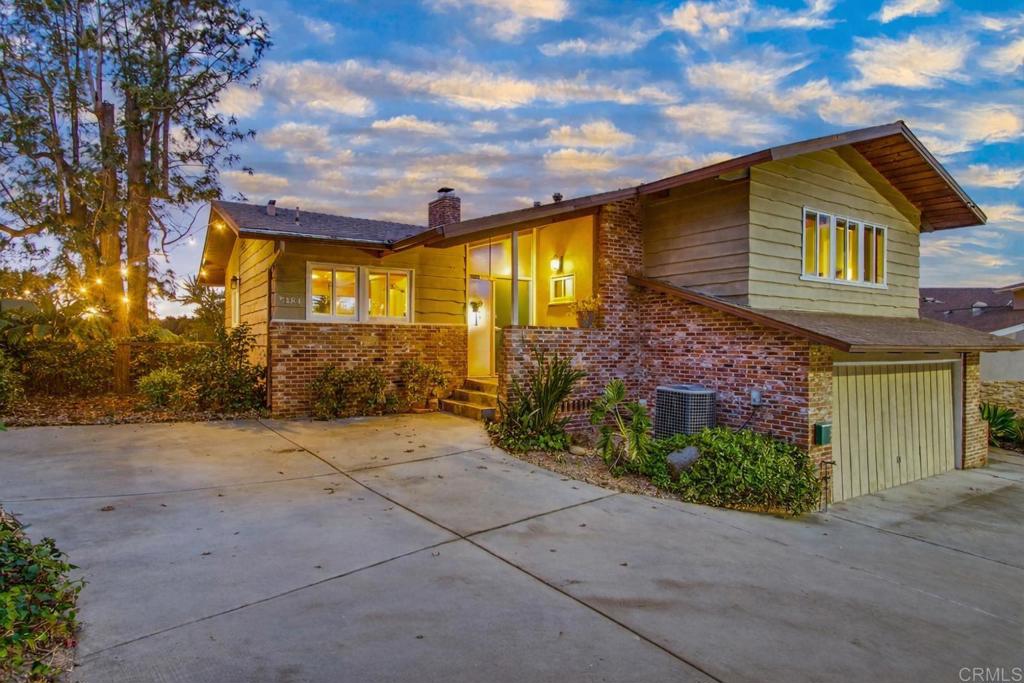 5484 Redding Road San Diego, CA 92115 - Photo 3 of 62