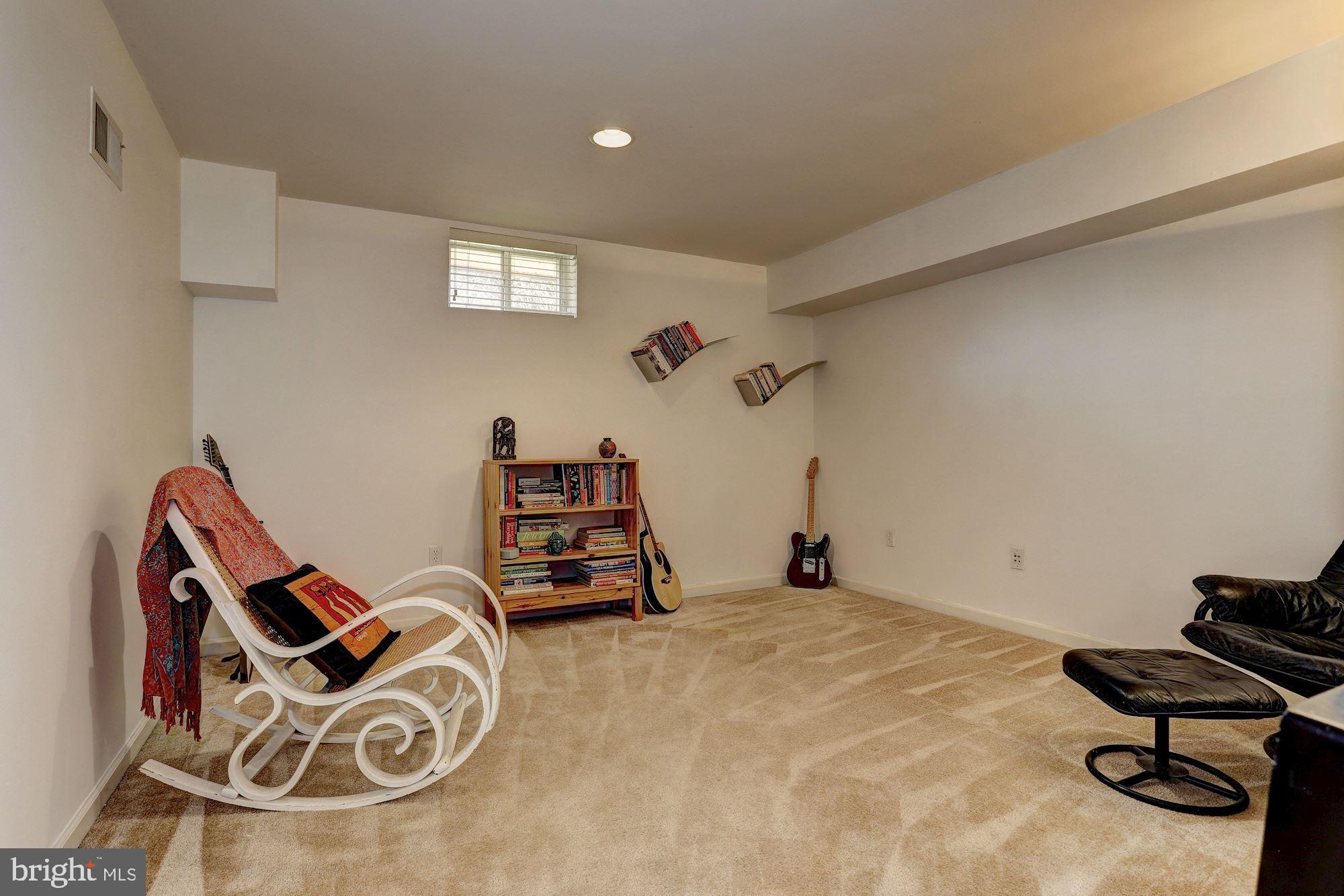 6413 Ripe Apple Lane Columbia, MD 21044 - Photo 25 of 36 Den/ Study
