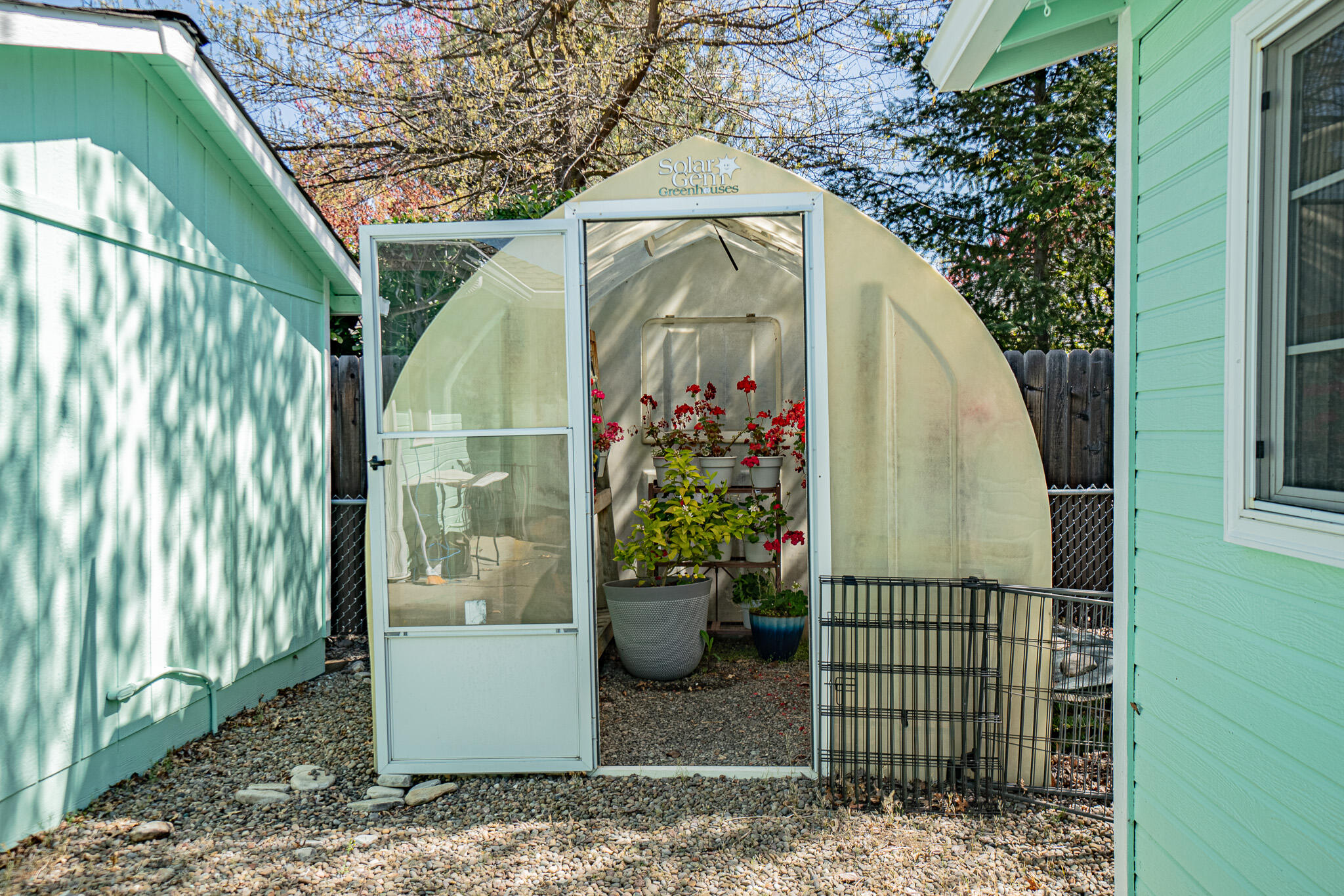 265 Brandon Street Central Point, OR 97502 - Photo 22 of 27 23 Green House