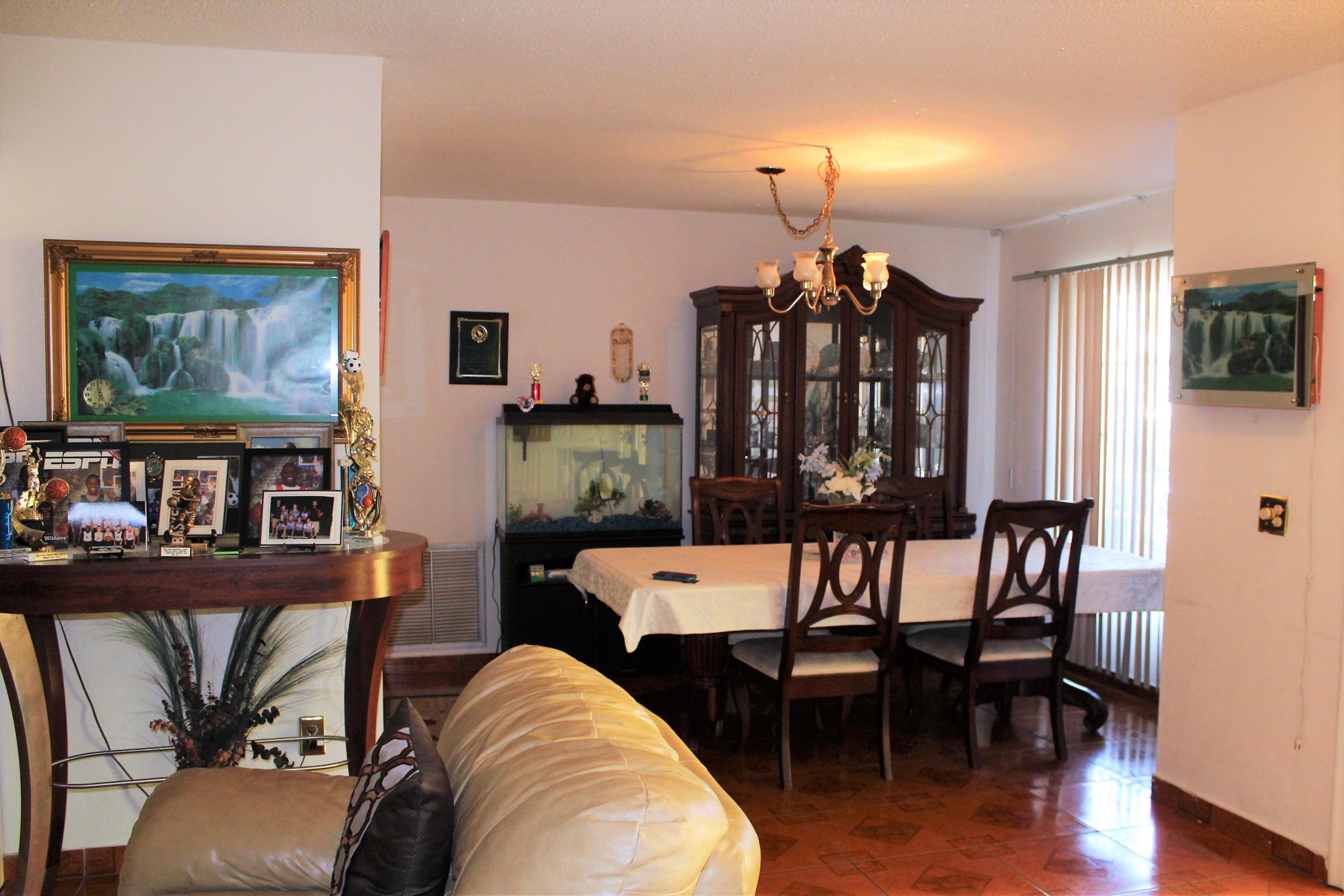 22195 Southwest 65th Terrace Boca Raton, FL 33428 - Photo 5 of 15 IMG_3622 (2)