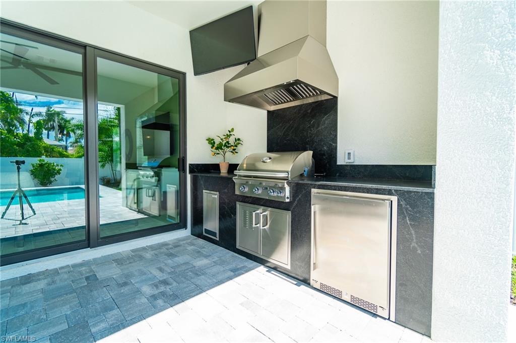 822 105th Avenue North Naples, FL 34108 - Photo 29 of 30 a kitchen with a stove and a shower