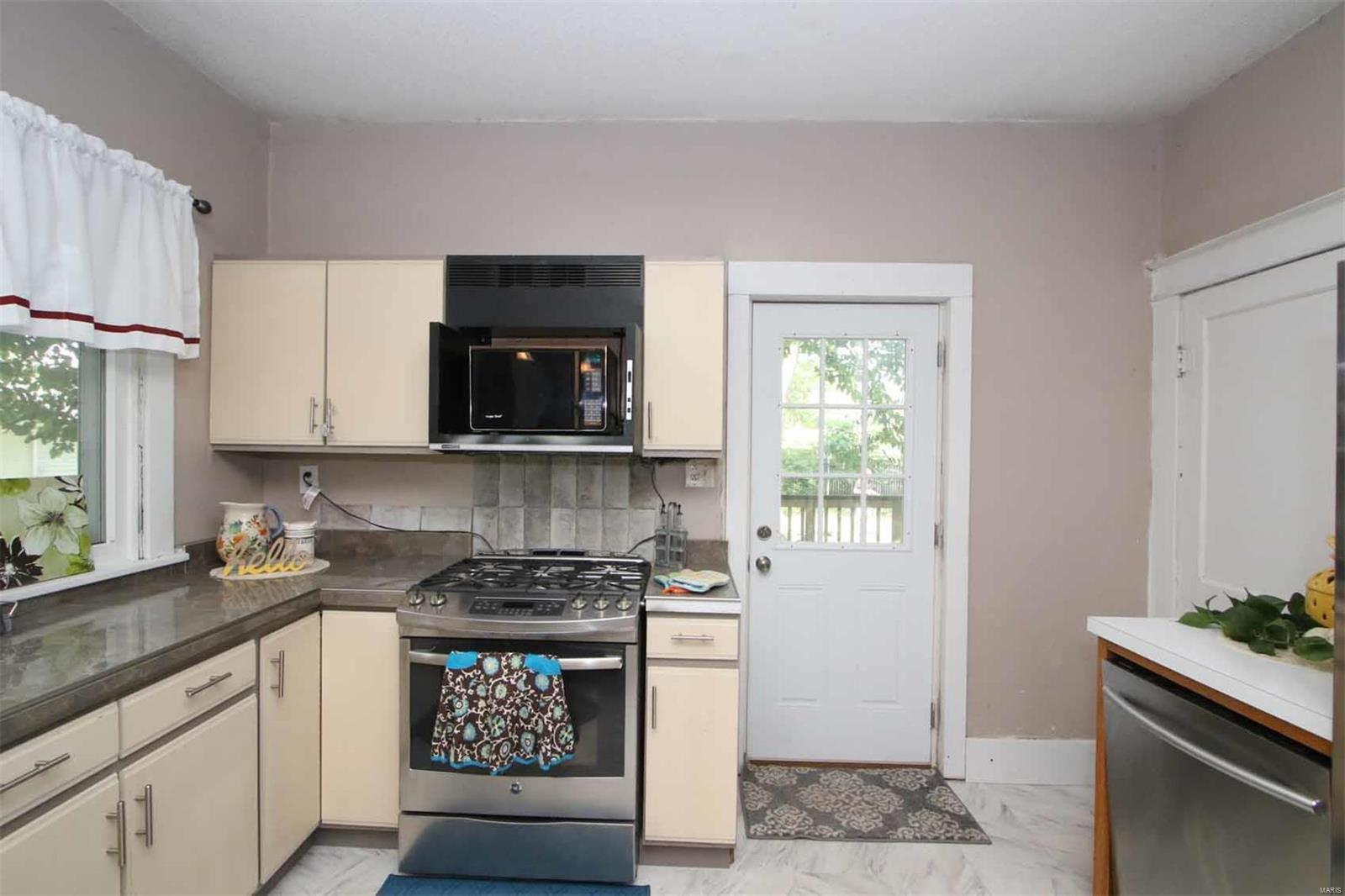 786 Rice Street Wood River, IL 62095 - Photo 20 of 40 Gallery Image 20