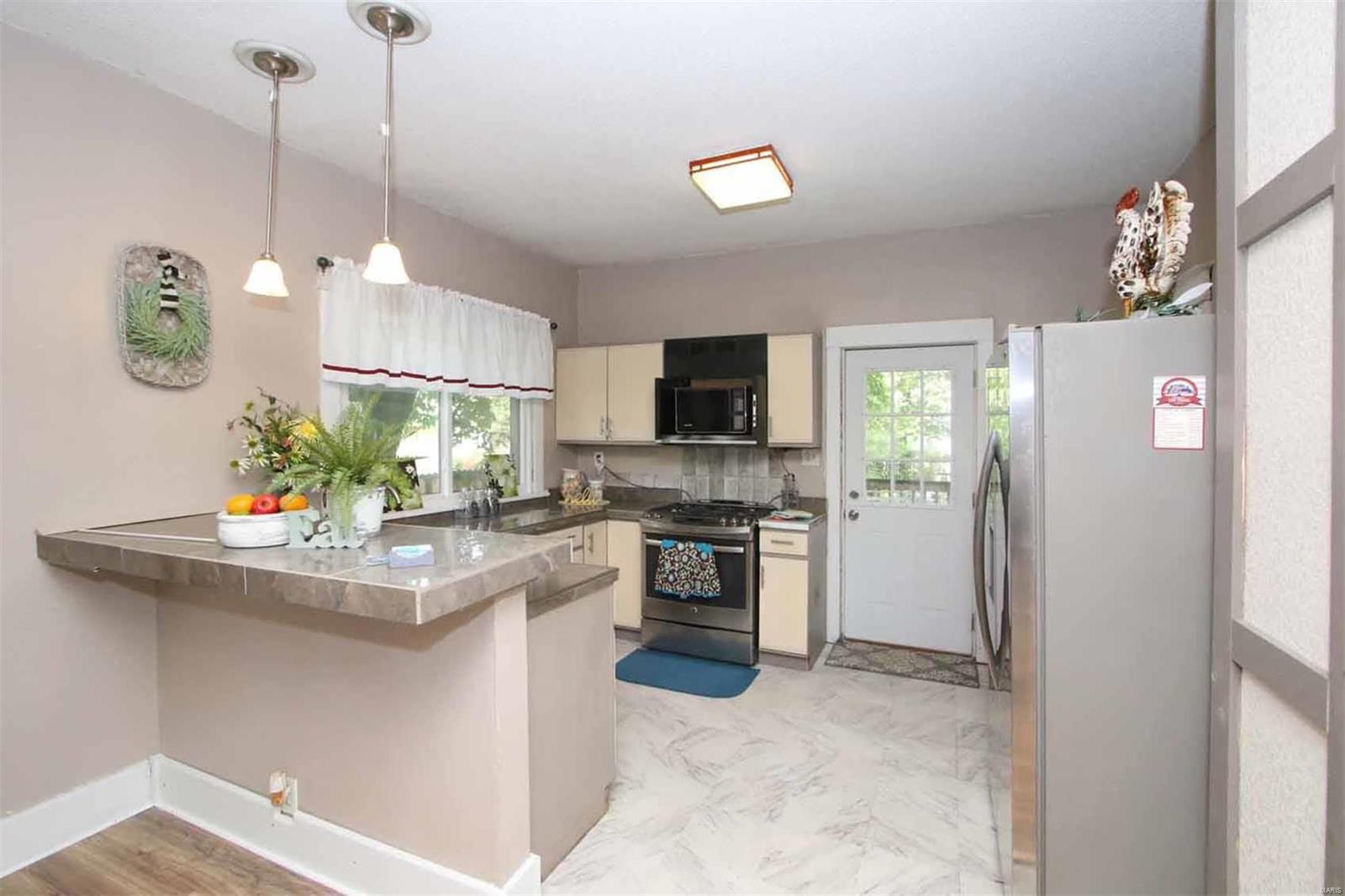 786 Rice Street Wood River, IL 62095 - Photo 7 of 40 Gallery Image 7