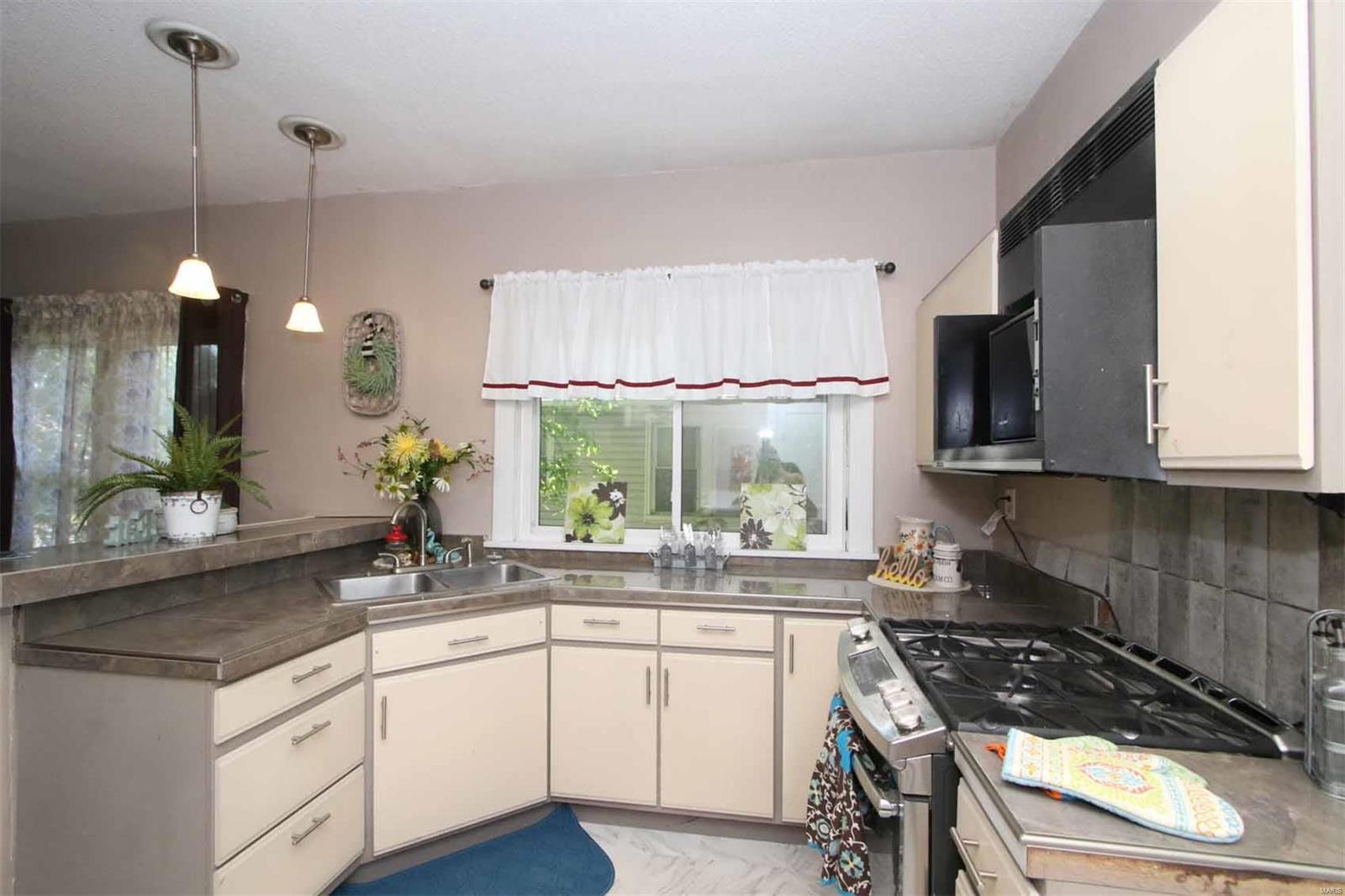 786 Rice Street Wood River, IL 62095 - Photo 8 of 40 Gallery Image 8