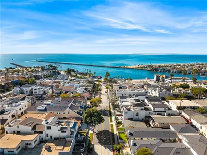$3,500,000 | 305-5 Fernleaf Avenue, Corona del Mar, CA 92625