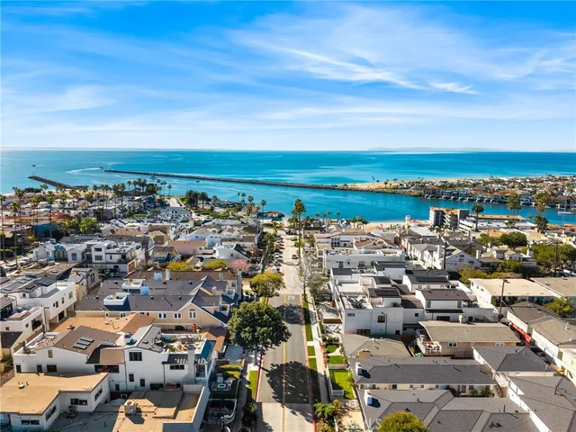 $3,500,000 | 305-5 Fernleaf Avenue, Corona del Mar, CA 92625