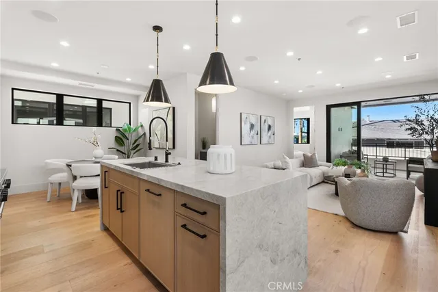 $3,500,000 | 305-5 Fernleaf Avenue, Corona del Mar, CA 92625