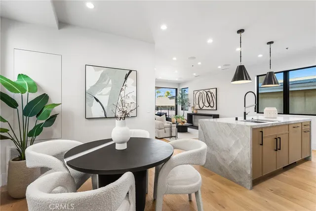 $3,500,000 | 305-5 Fernleaf Avenue, Corona del Mar, CA 92625