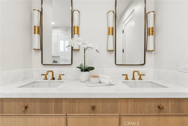 $3,500,000 | 305-5 Fernleaf Avenue, Corona del Mar, CA 92625