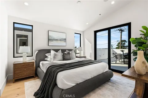 $3,500,000 | 305-5 Fernleaf Avenue, Corona del Mar, CA 92625