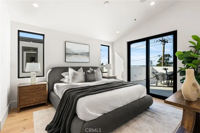 $3,500,000 | 305-5 Fernleaf Avenue, Corona del Mar, CA 92625