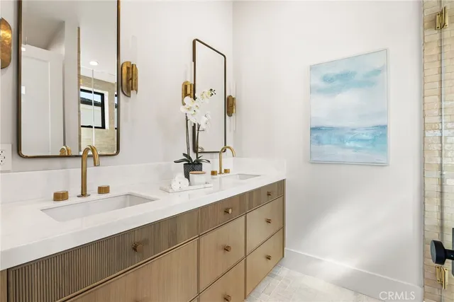 $3,500,000 | 305-5 Fernleaf Avenue, Corona del Mar, CA 92625