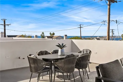 $3,500,000 | 305-5 Fernleaf Avenue, Corona del Mar, CA 92625