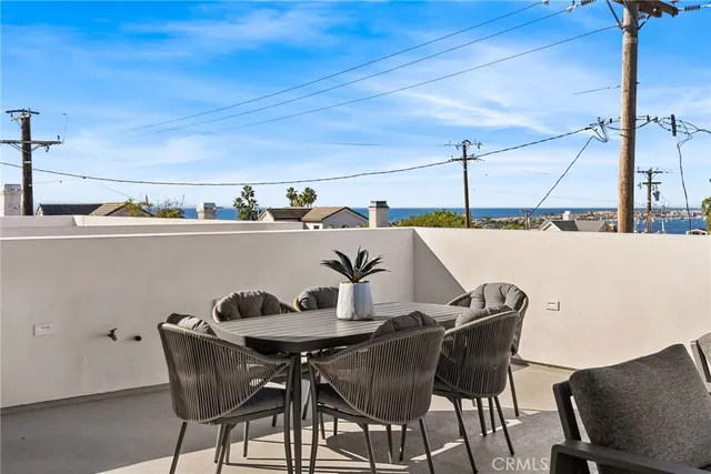 $3,500,000 | 305-5 Fernleaf Avenue, Corona del Mar, CA 92625