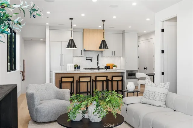 $3,500,000 | 305-5 Fernleaf Avenue, Corona del Mar, CA 92625