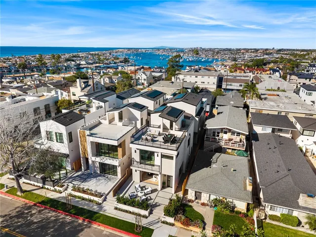 $3,500,000 | 305-5 Fernleaf Avenue, Corona del Mar, CA 92625