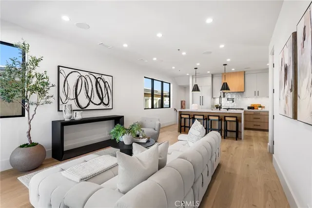 $3,500,000 | 305-5 Fernleaf Avenue, Corona del Mar, CA 92625