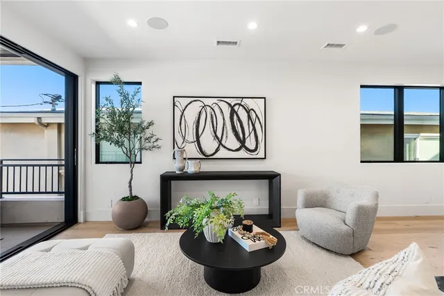 $3,500,000 | 305-5 Fernleaf Avenue, Corona del Mar, CA 92625